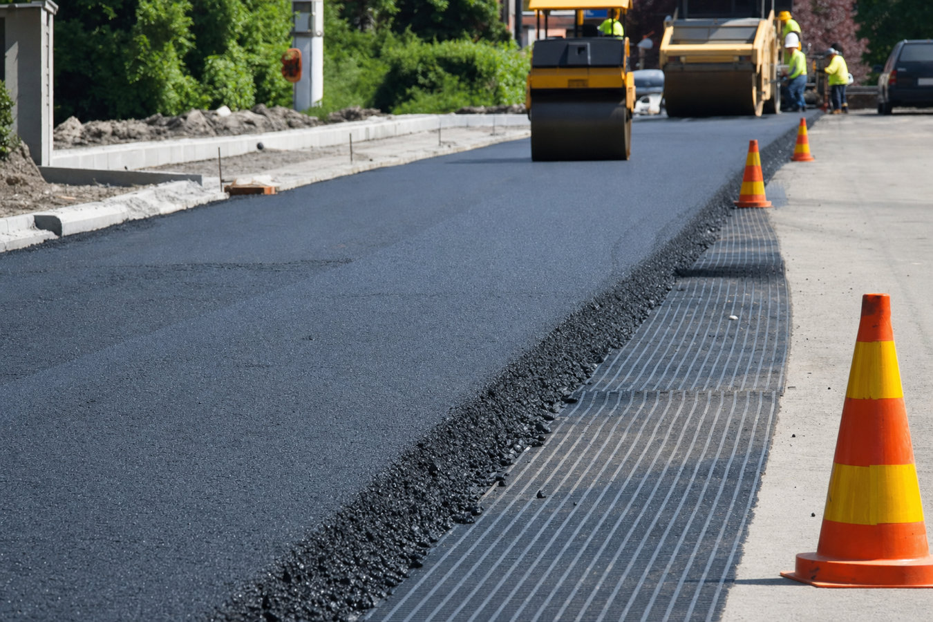 Asphalt paving